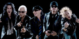 James Kottak (primero por la derecha) con Scorpions