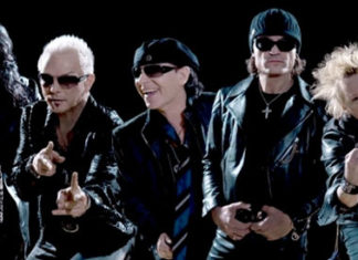 James Kottak (primero por la derecha) con Scorpions