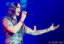Floor Jansen, fuera de NIGHTWISH: "Es el final de un viaje maravilloso" Floor Jansen con Nightwish en directo en Madrid