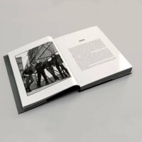 Páginas del libro Metallica The Black Album In Black & White