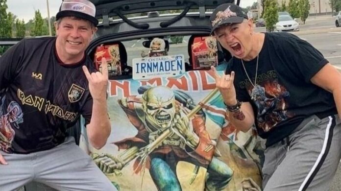 Directora de instituto fan de Iron Maiden