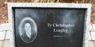 Placa conmemorativa de Ty Longley, guitarrista de Great White