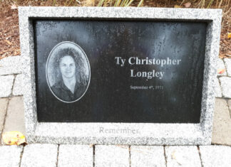 Placa conmemorativa de Ty Longley, guitarrista de Great White