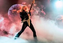 K.K. Downing habla sobre la marcha de Ian Hill de JUDAS PRIEST y que el músico no aceptara su regreso: "Yo estaría ahí ahora" El guitarrista K.K. Downing