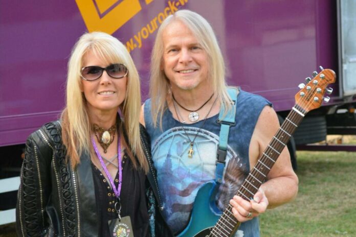 El guitarrista Steve Morse y su esposa, Janine