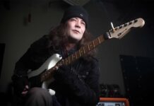 El guitarrista Jake E. Lee