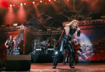 Joey DeMaio y Eric Adams de Manowar en un concierto