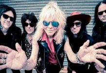 Michael Monroe y su banda en 2025