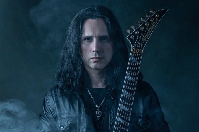 El guitarrista Gus G.