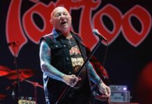 Muere Angry Anderson, cantante de ROSE TATTOO, a los 79 años, tras sufrir problemas cardiacos Angry Anderson, cantante de Rose Tattoo