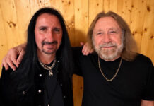 Davey Rimmer, nuevo bajista de Judas Priest, con el miembro fundador Ian Hill