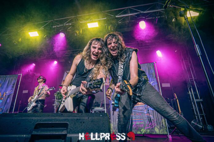 Actuación de la banda de Heavy Metal-Hard Rock Hitten en Revi Live