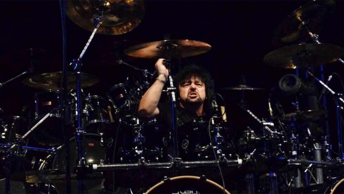 El batería Nigel Durham (ex SAXON)