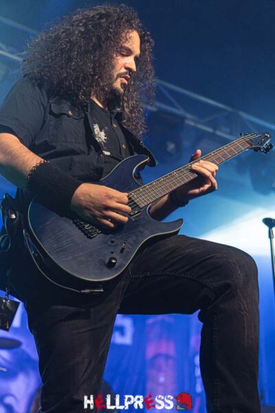 La banda ROSES OF THIEVES sobre el escenario de la sala Revi Live