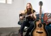 Zakk Wylde presenta sus primeras guitarras acústicas con Wylde Audio Zakk Wylde con sus guitarras acústicas